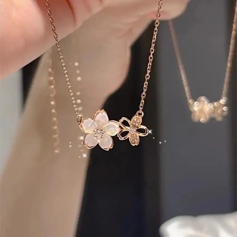 Pendentif Sakura brillant de luxe pour femmes, collier de fleurs stéréoscopiques tendance, bijoux de haute qualité pour femmes