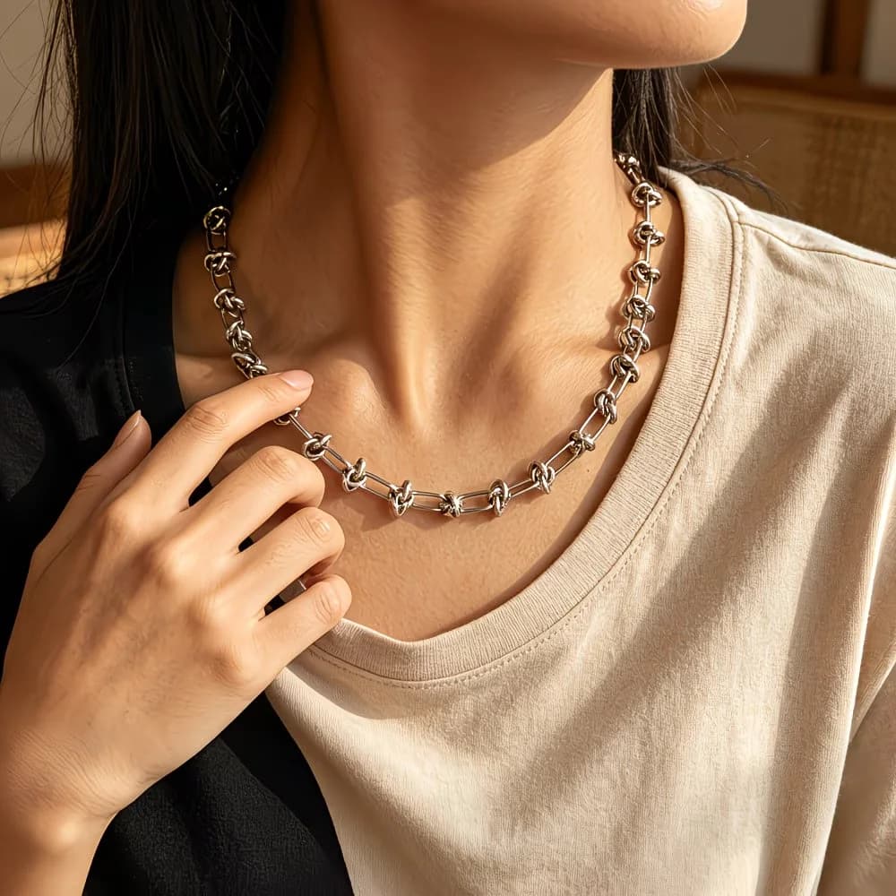 Collier en acier inoxydable tressé à motif épine, style gothique punk hip-hop, chaîne polyvalente personnalisée et exagérée pour homme et femme