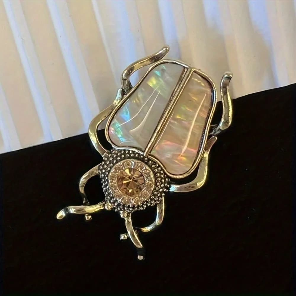 Broche vintage en nacre en forme de coléoptère, ton argenté avec strass champagne, pour manteau, accessoire féminin décontracté unique, cadeau