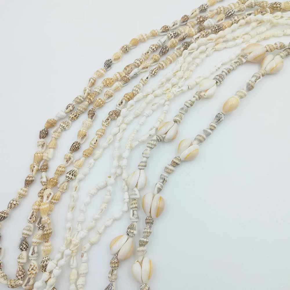 Petit collier de conque blanche naturelle, coquillage doré, collier de bijoux à bricoler soi-même, bracelet, accessoires décoratifs, vue sur l'aquarium à la maison