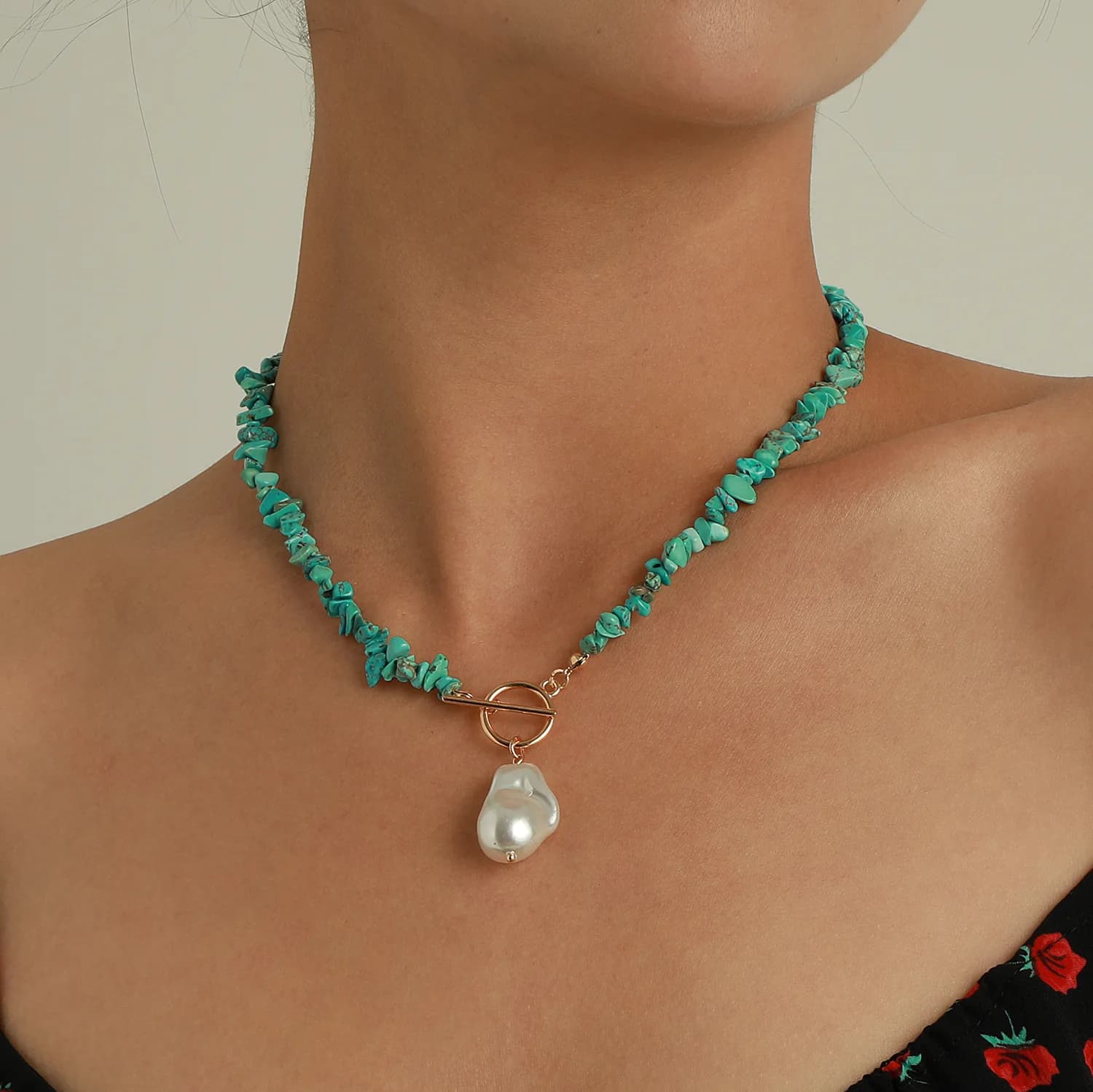 Collier ras du cou bohème 2022 avec perles de rocaille bleues