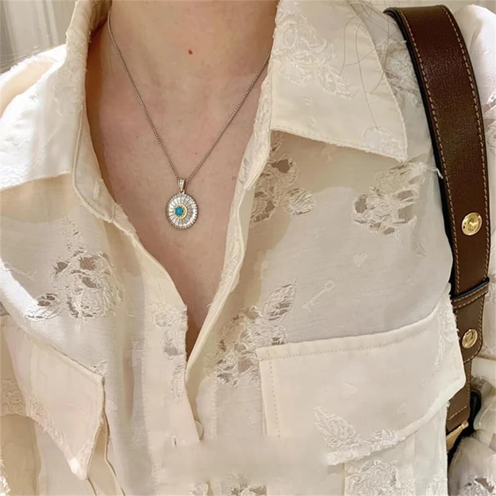 Collier marguerite Turquoise Imitation brossé, rétro léger, Niche de luxe, tempérament blanc, bijoux, cadeau pour filles