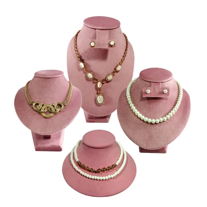 Magasin de bijoux rose velours Portrait cou bijoux présentoir pendentif anneau plateau comptoir vitrine de détail organisateur
