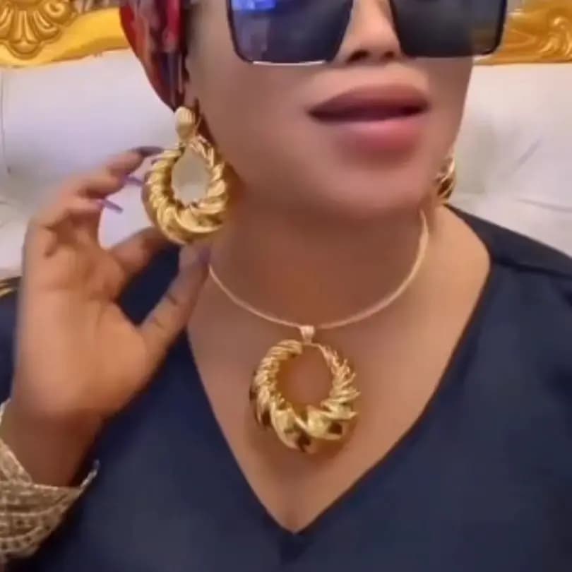 Ensemble de bijoux en or Dubai pour femmes, collier et boucle d'oreille, pendentif tendance, fête de mariage, cadeau de qualité pour patients, FHK16778