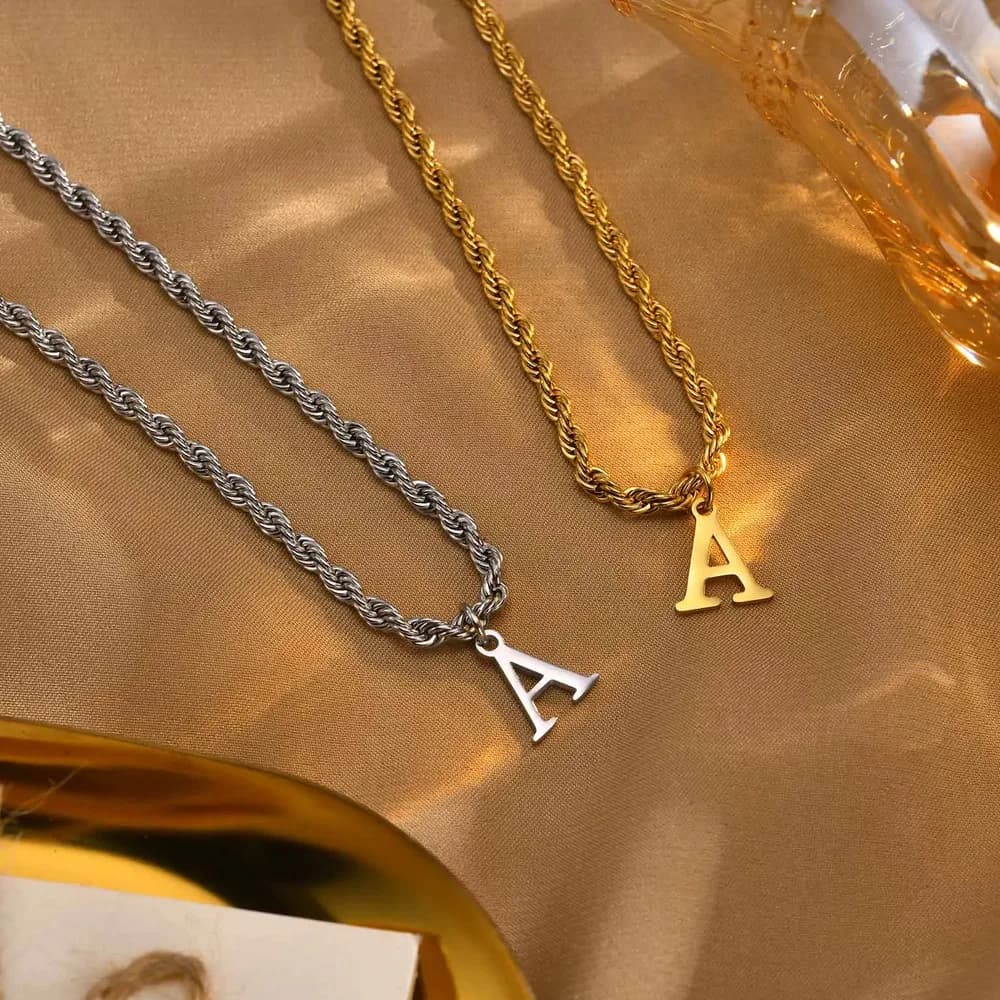 Mprainbow Initial colliers de la présidence pour les hommes, acier inoxydable A-Z lettres alphabet pendentif à breloque avec ULt