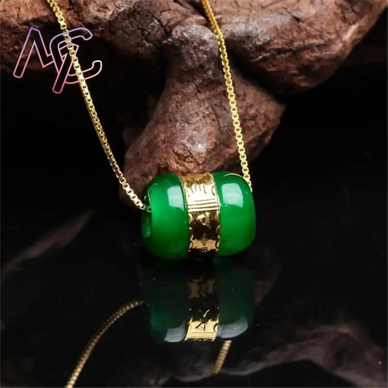 Collier pendentif en perles de Jade véritable