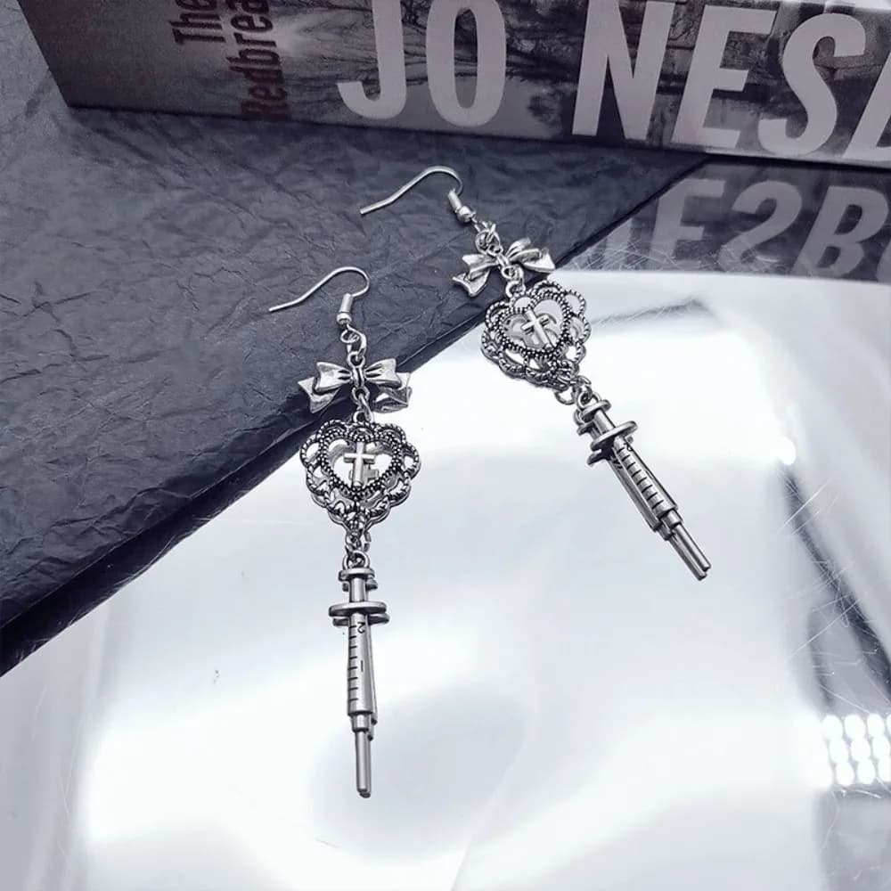 Y2K gothique argent couleur Baroque en forme de coeur nœud papillon seringue d'injection boucles d'oreilles pour les femmes Hallowmas charme bijoux cadeaux