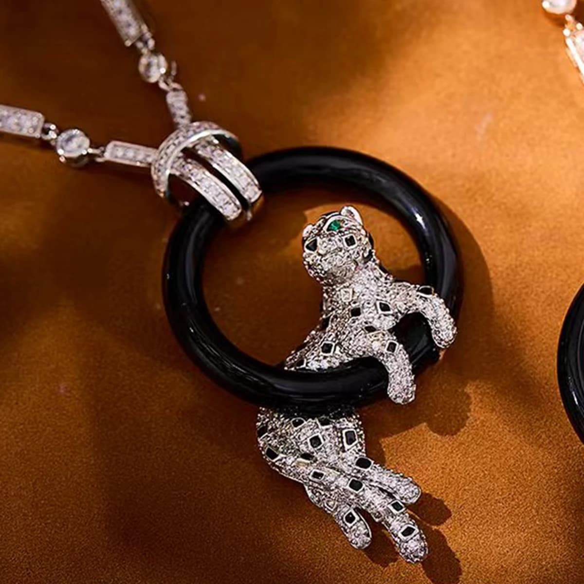 Colliers pendentifs en agate noire à yeux vert émeraude pour couple, bijoux de luxe pour femmes ou hommes, vente en gros