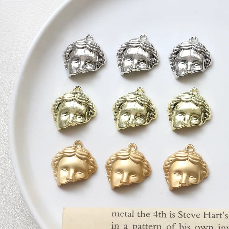 1 pièces Style rétro britannique demi-visage Style tête alliage pendentif bricolage bijoux faits à la main boucles d'oreilles collier pendentif porte-clés breloques
