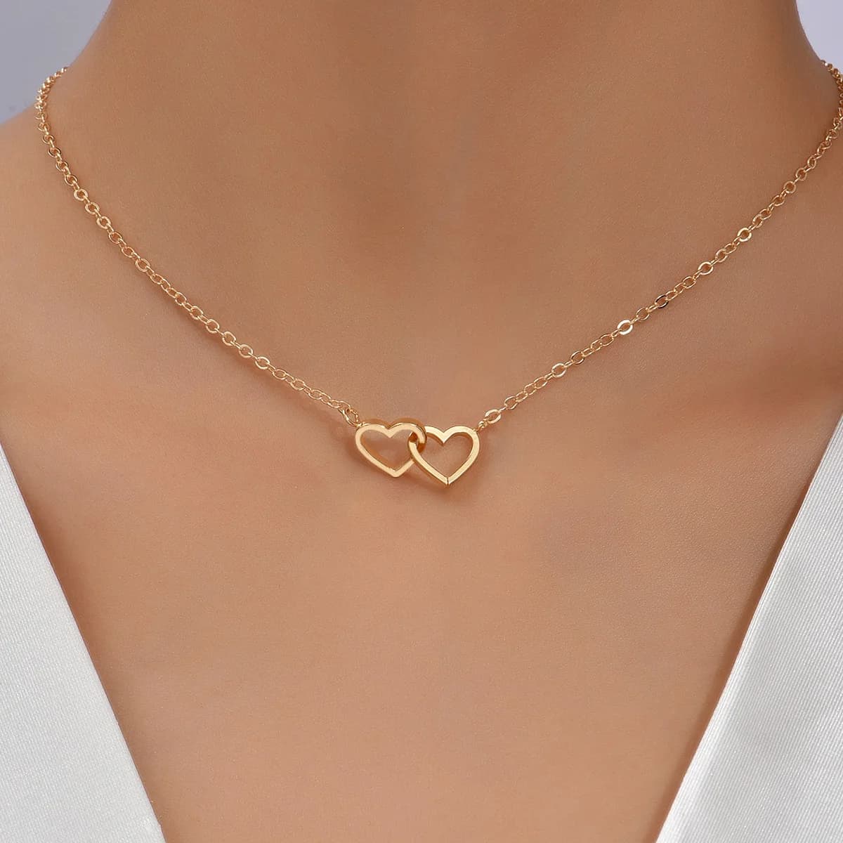 Collier d'amour double coeur creux pour femme, minuscule, mignon, mode, bijoux du jour de Léon