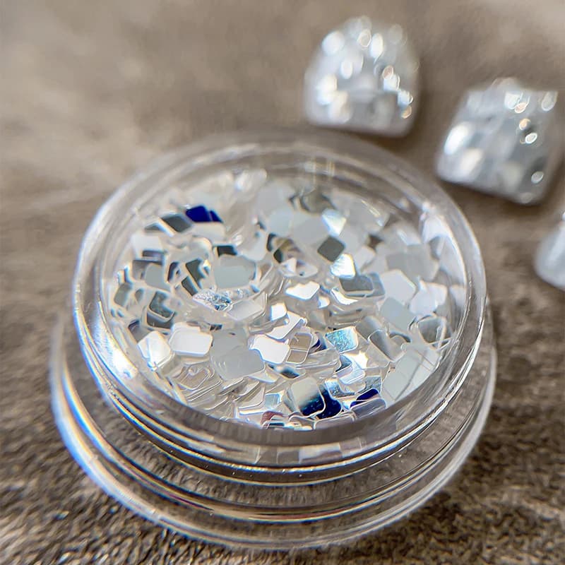 Bijoux pailletés argentés carrés minimalistes pour ongles