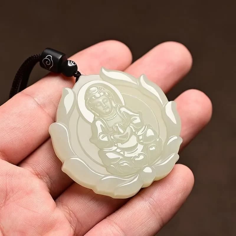 Pendentif Guanyin en Jade bleu naturel élégant