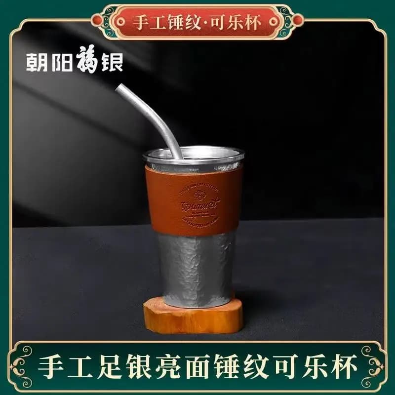 Tasse en argent, paille argentée avec couvercle