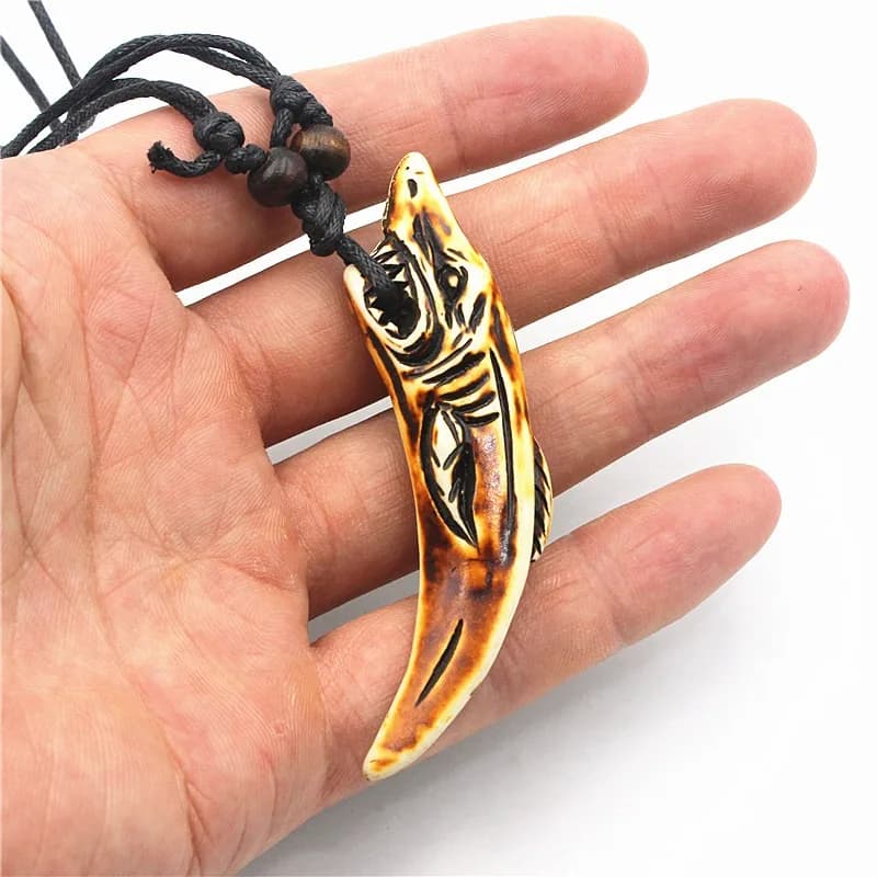 1 pièce hommes Vintage dent de requin pendentif collier Imitation loup dents os sculpté en bois perle collier pour hommes