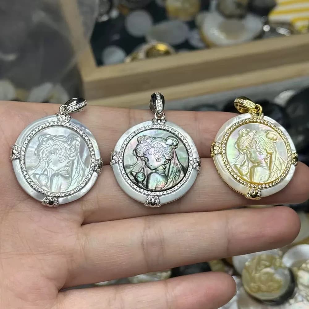 Pendentif vintage Sailor Moon gravé en nacre, collier en cuivre plaqué or 18 carats avec zircon, bijoux anime pour femmes