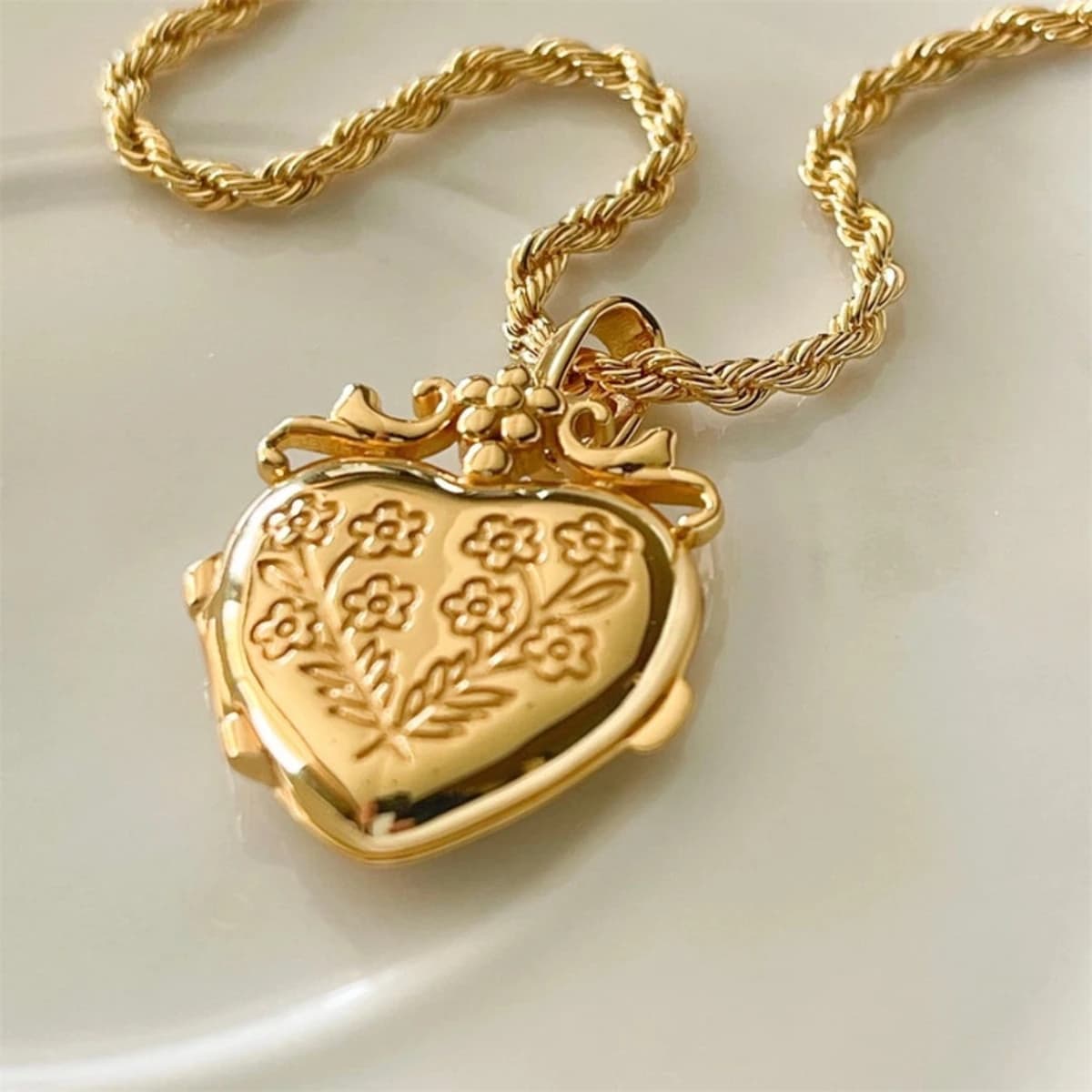 Chaîne de clavicule plaquée or Love Flower, collier d'ouverture carrée, 40% pendentif, préservation de la couleur, Literdesign