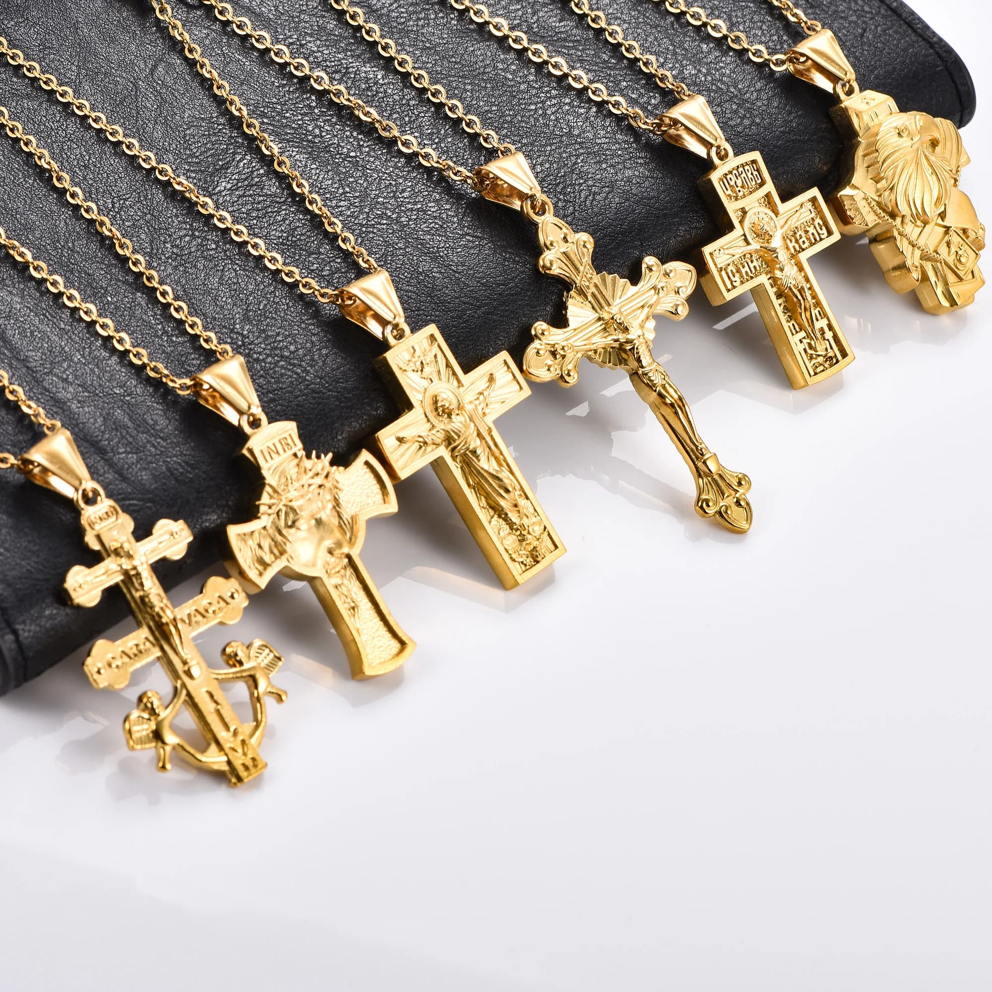 Collier religieux avec pendentif croix en acier inoxydable pour femmes et hommes