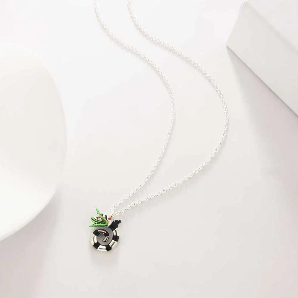 Collier en argent sterling 925 avec chaîne serpent noir et blanc, pendentif gothique, cadeaux de bijoux pour femmes pour anniversaires et autres occasions.