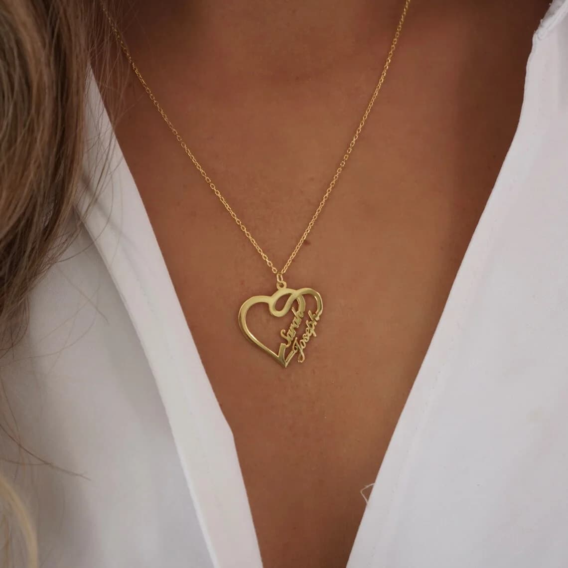 Collier Double Cœur avec Nom Personnalisé, Bijou en Or avec 2 Noms, Cadeau de Fiançailles