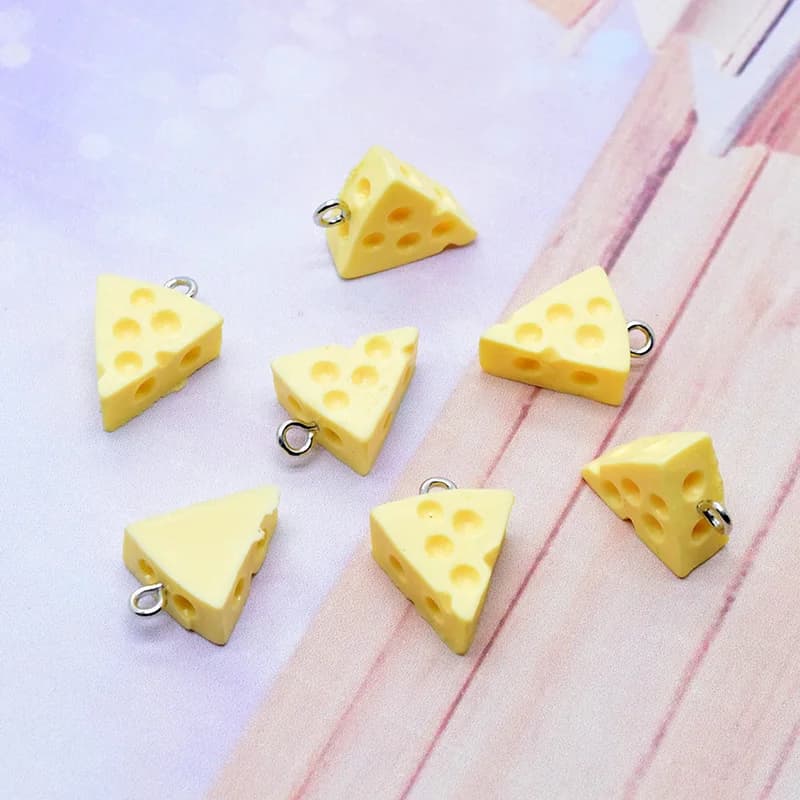 10 pièces Kawaii Mini Triangle fromage résine breloques INS jaune nourriture pendentif pour boucle d'oreille porte-clés décor bricolage fabrication de bijoux