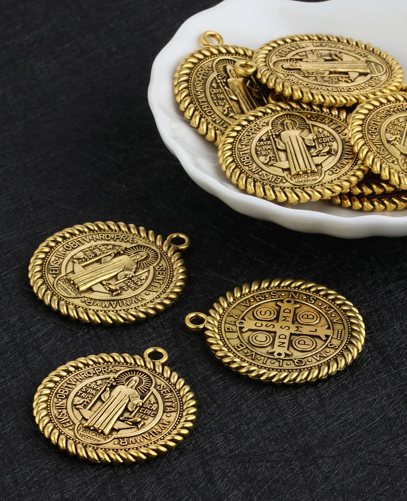 Breloques de médaille de Saint benoît