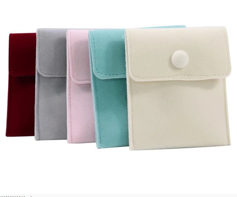 Pochette à bijoux en velours doux