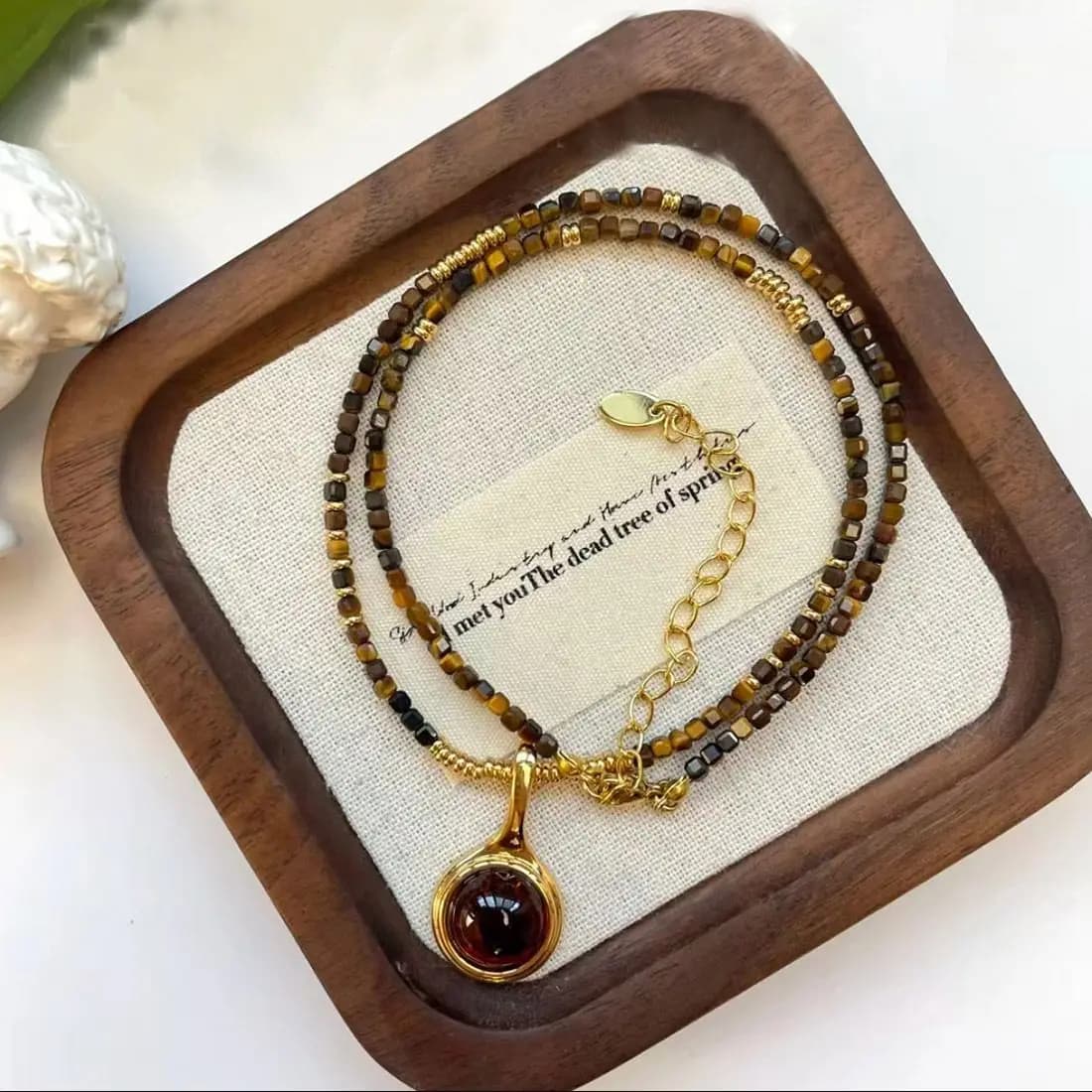 Collier de perles en pierre naturelle fait à la main, modèles de luxe légers, empilés, sens de haut niveau, chaîne de pull, chaîne de clavicule