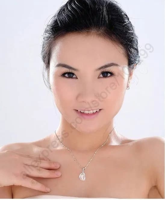 Ensemble de bijoux avec pendentif en pierre de cristal blanc