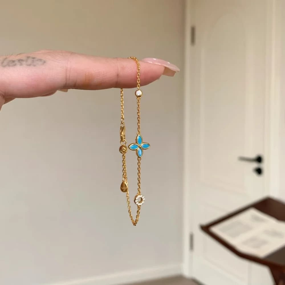 Bracelet en zircon plaqué or 18 carats, motif trèfle à quatre feuilles porte-bonheur, pour femme, exquis, polyvalent, réglable, empilable, bijou pour tous les jours