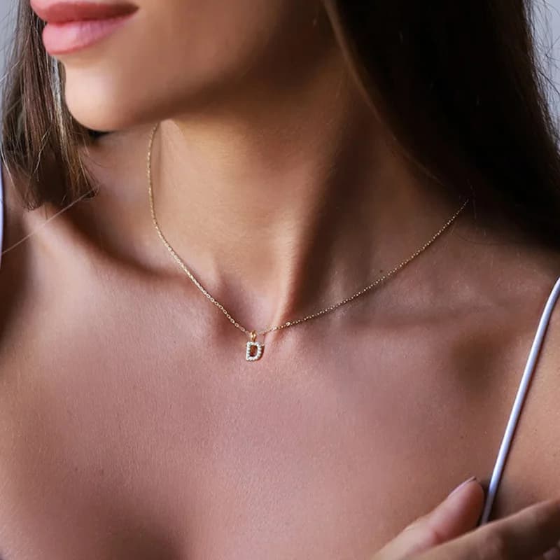 Colliers initiaux pour femmes, pendentif lettre A-Z mince et brillant, chaîne à chevrons serpent superposée pour filles, collier de cou Chic en acier inoxydable
