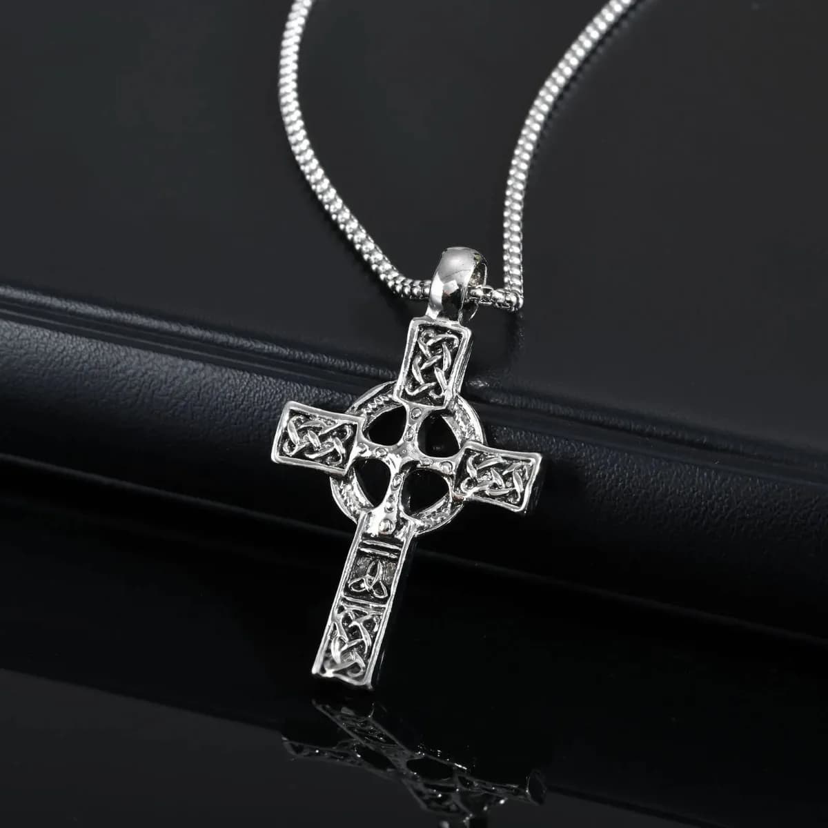 Collier croix celtique nordique, pendentif en métal viking pour hommes, bijoux rétro punk, cadeau symbolique pour garçons
