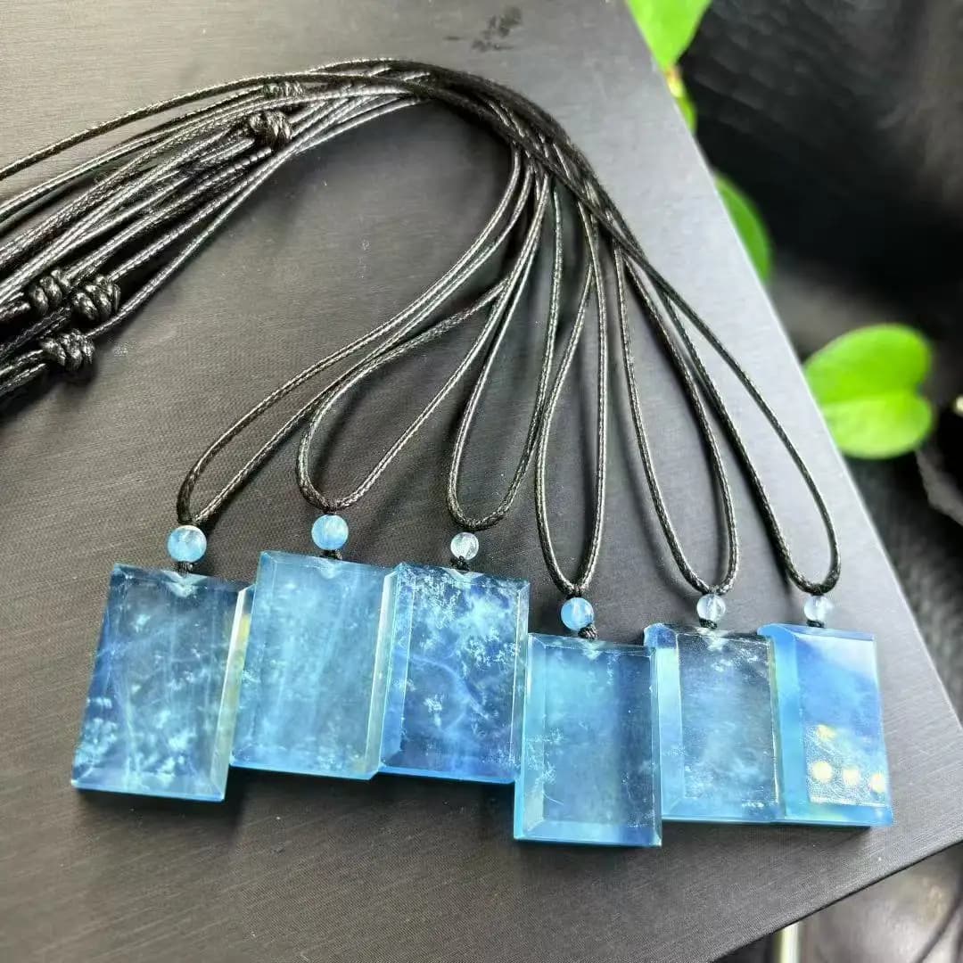 Unité une pièce spécial aigue-marine naturelle cristal guérison pendentif carré à facettes avec corde en cuir faite à la main pour cadeau de bijoux