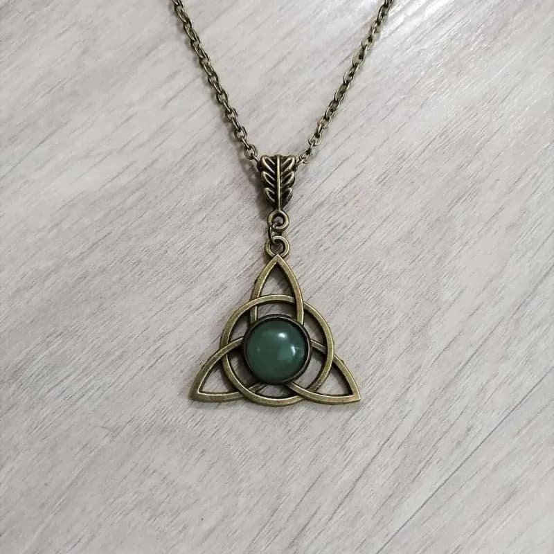 Collier pendentif en pierre précieuse verte avec nœud de la Trinité celtique viking nordique pour femme, couleur bronze rétro, bijou païen sorcière, cadeau d'Halloween