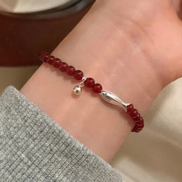 Bracelets en perles d'agate rouge couleur argent avec breloque poisson pour femmes, bijoux fantaisie animaux mignons, accessoires de luxe légers