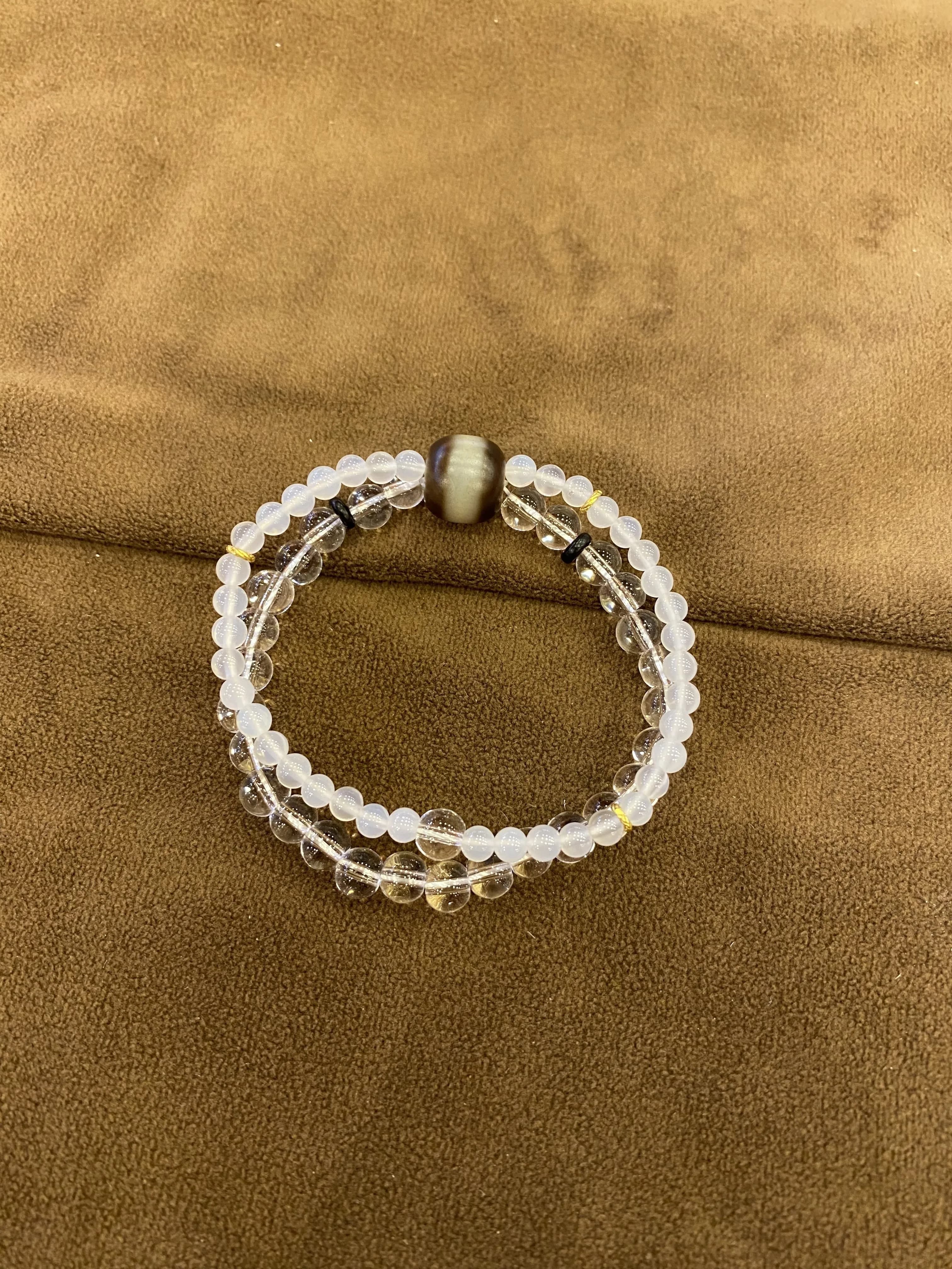 Bracelet double couche en quartz clair et agate mate