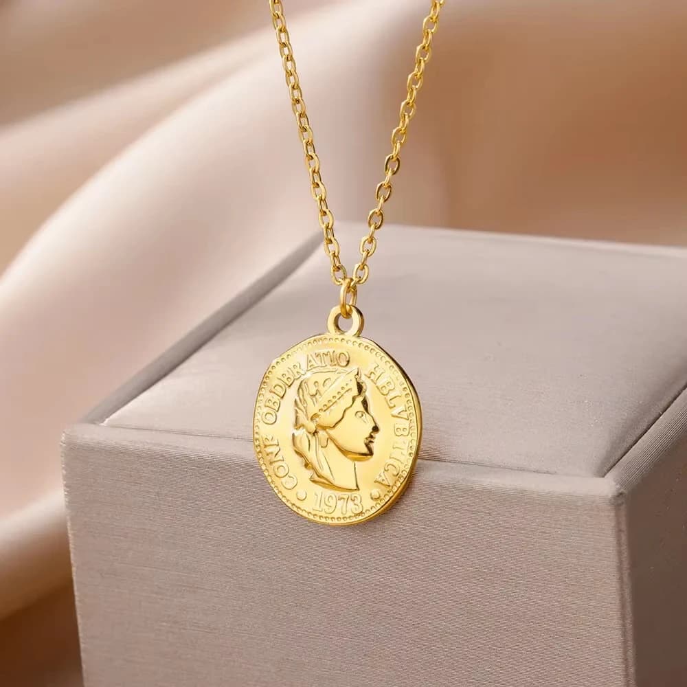 Collier de déesse Afrodite Artemis Hecate pour femmes, couleur or, en acier inoxydable, collier de déesse de la mythologie grecque, bijoux d'anniversaire