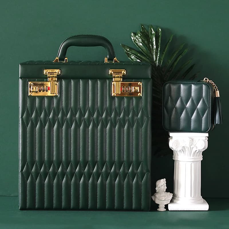 Boîte à bijoux en cuir avec serrure à combinaison dorée
