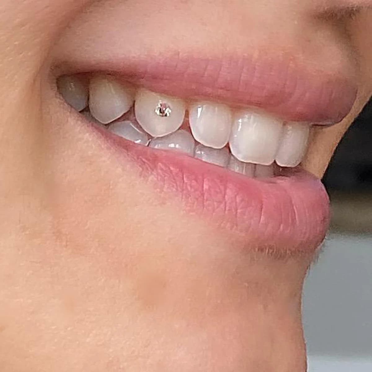 Grilles dentaires en cristal, ornements de dents, bijoux de dents Grillz, pierres précieuses avec miroir, pierre de couleur AB blanche, 5 pièces de pierres de diamètre 2.0mm