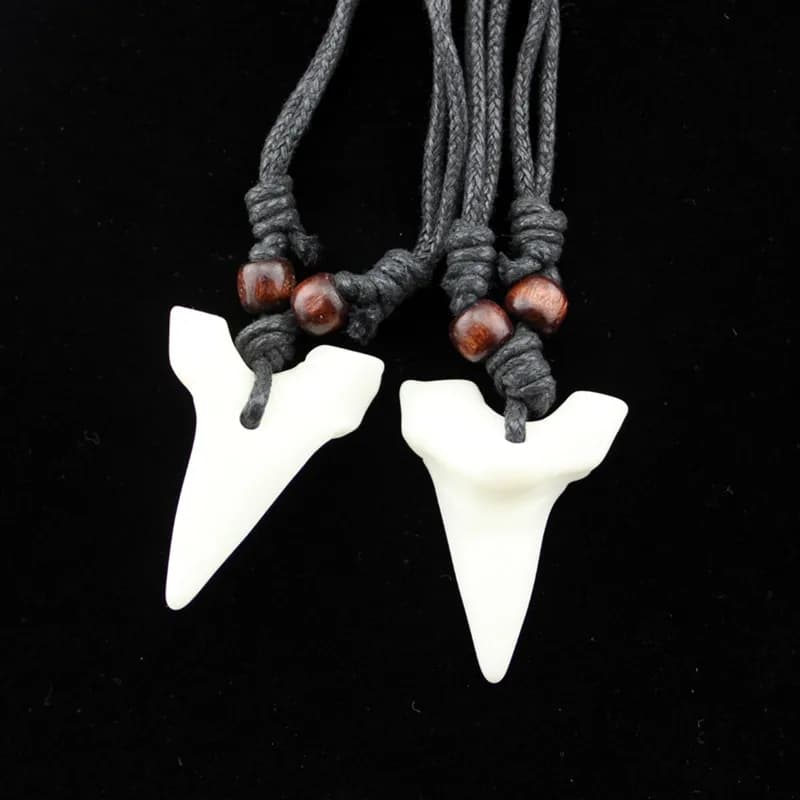Collier de dent de requin Yak Sophia pour hommes et femmes, amulette à dents blanches, pendentif cadeau, bijoux sympas, nouveau, 1 pièce
