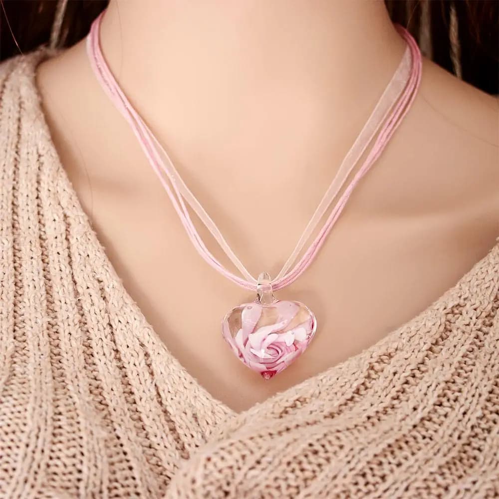Collier incrusté de fleurs en spirale de Murano, pendentif en forme de cœur en verre, pendentif fleur, ruban