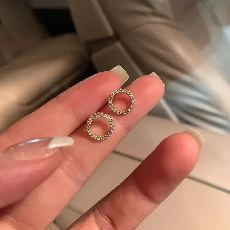 Boucles d'Oreilles Délicates en Forme de Petit Cercle pour Femme