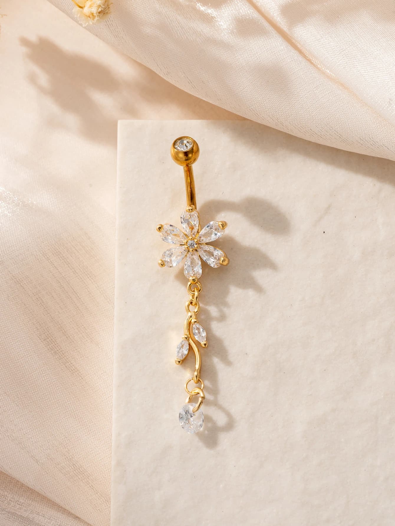 Anneau de nombril percé en zircone cubique, 1 pièce, élégant, Design floral, adapté au quotidien des femmes, aux rendez-vous et aux fêtes