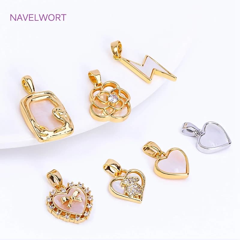 Breloques en forme de cœur plaquées or 18 carats