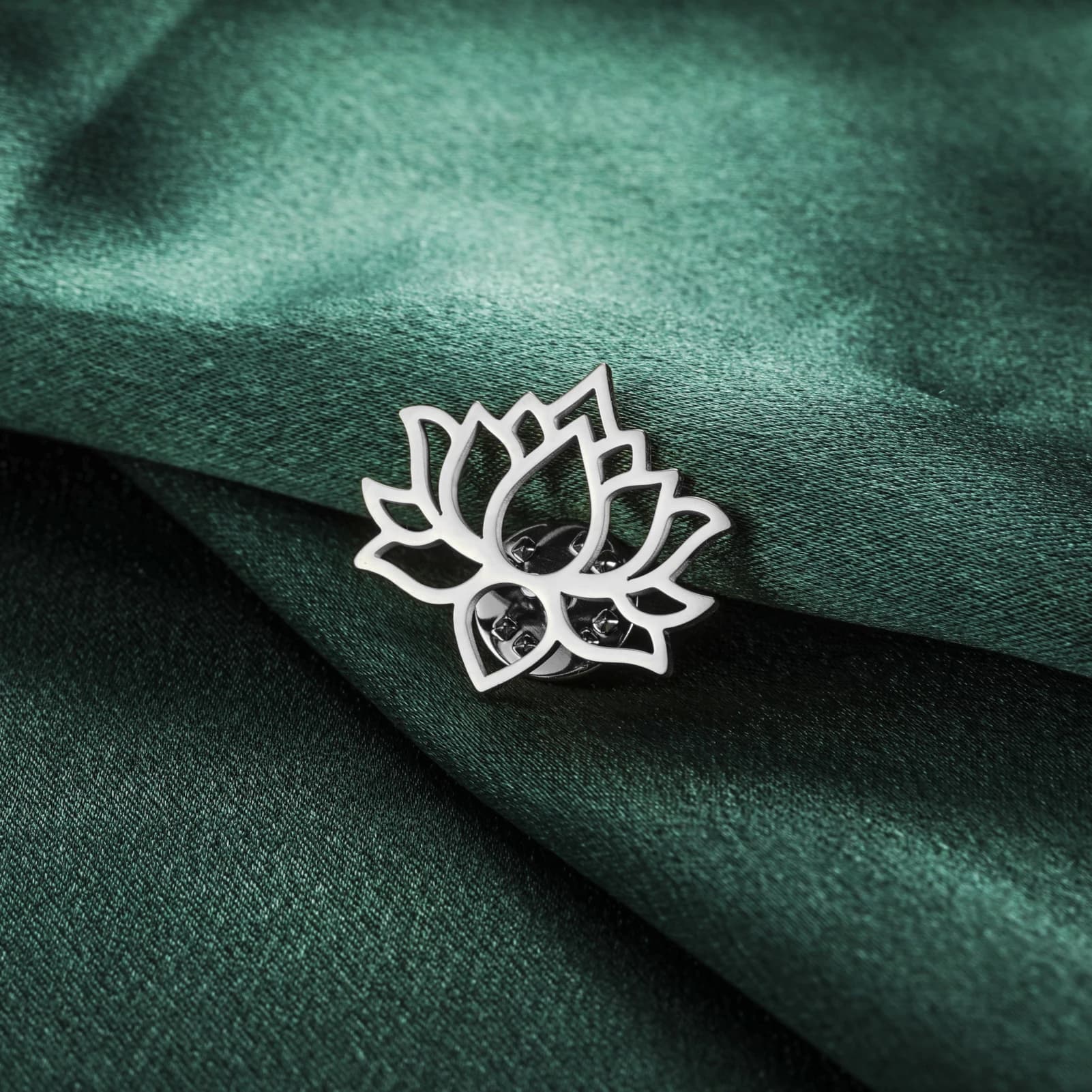Broche fleur de Lotus Saint en acier inoxydable pour hommes
