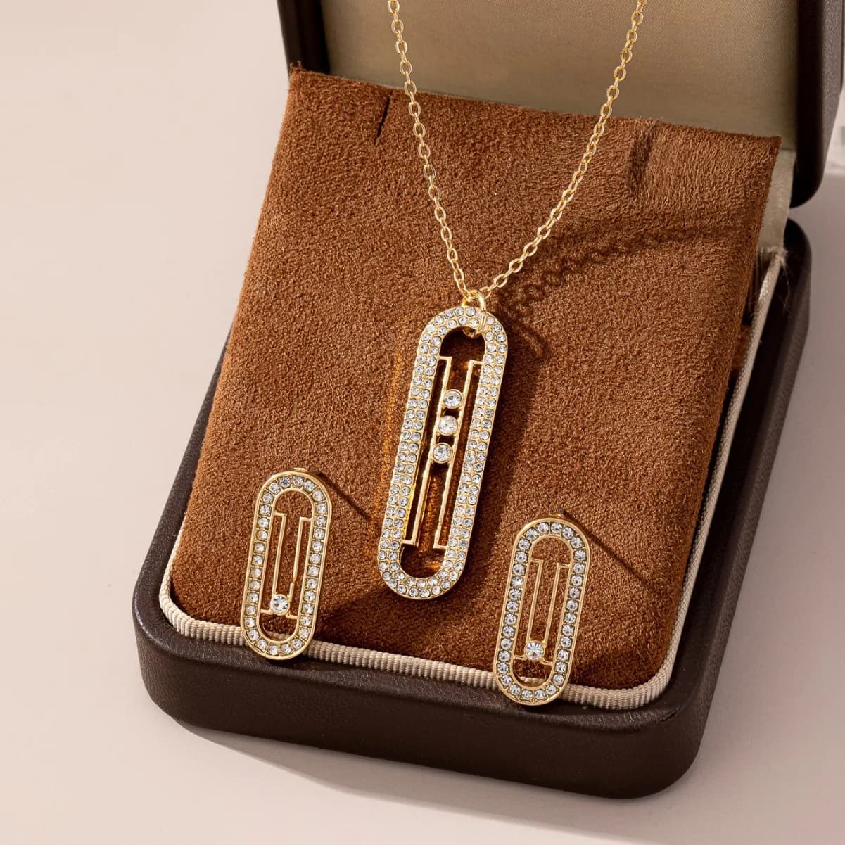 Ensemble de mode luxueux incrusté de diamants sur commande dorée, avec collier et boucles d'oreilles, deux pièces, Design Simple, accessoires pour femmes