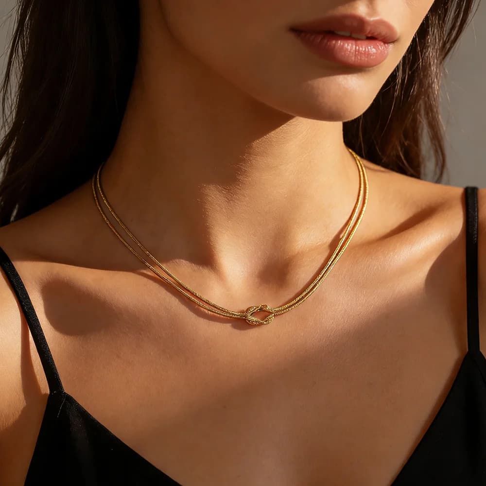 Collier double chaîne serpent nœud d'amour Skyrim en acier inoxydable couleur or pour femme, chaîne de clavicule minimaliste, bijou ras-du-cou, cadeau