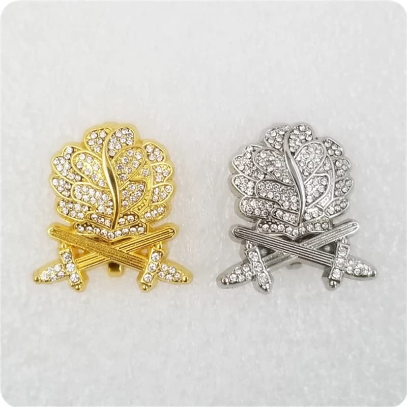 Broche d'insigne de médaille allemande, cuir chevelu en chêne, double épées, diamants, chevaliers, qualité supérieure