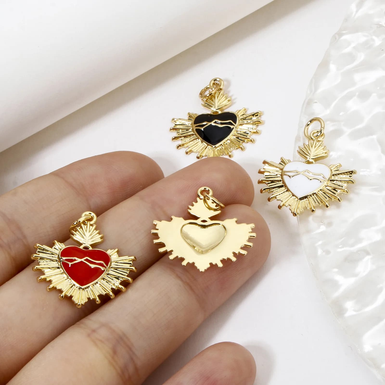 Breloques en laiton plaqué or 18 carats