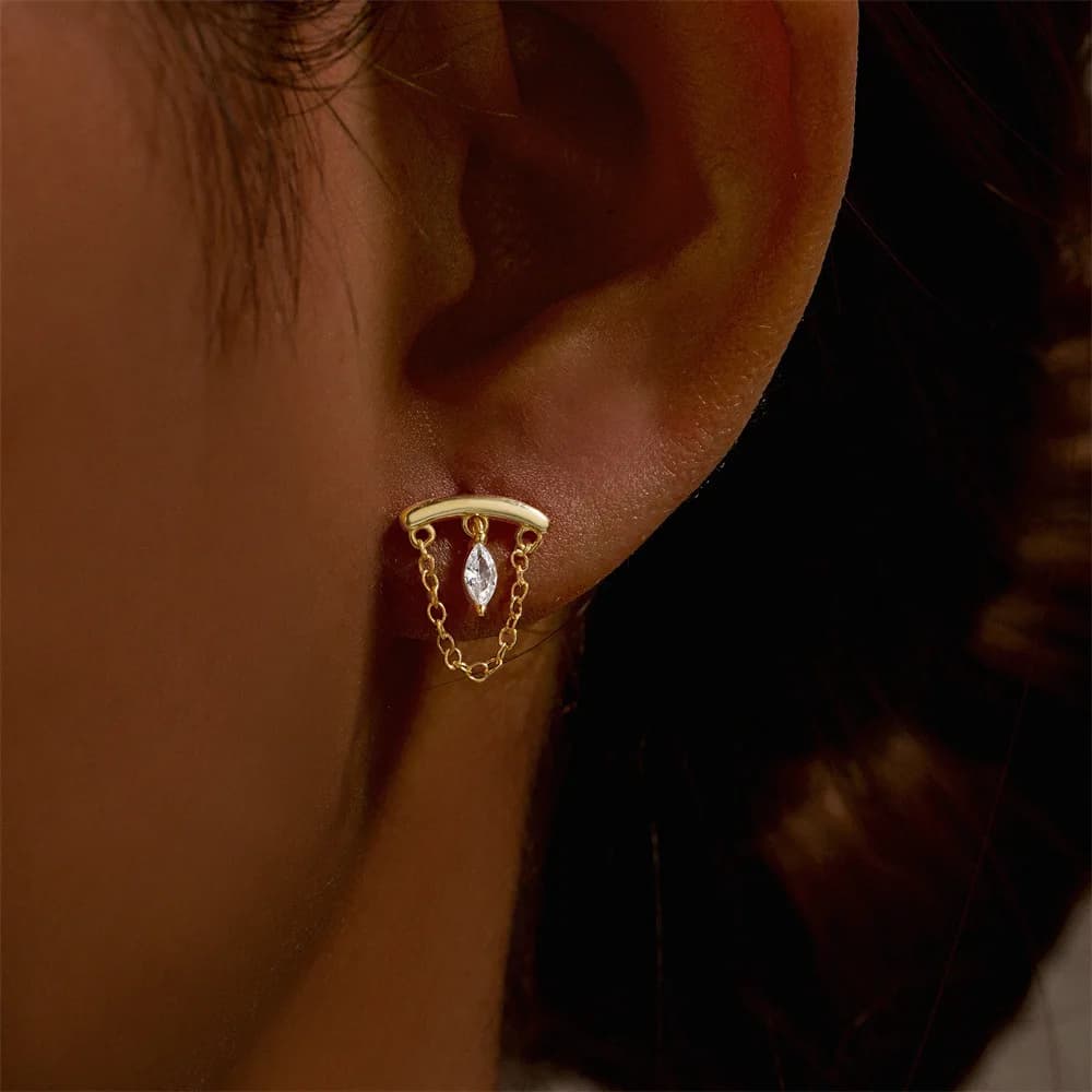 1 pièce Boucle d'oreille piercing hélicoïdal flottante, style INS, avec pendentif couronne goutte d'eau en zircon et chaîne à pampilles, bijou pour cartilage et lobe, cadeaux pour femmes