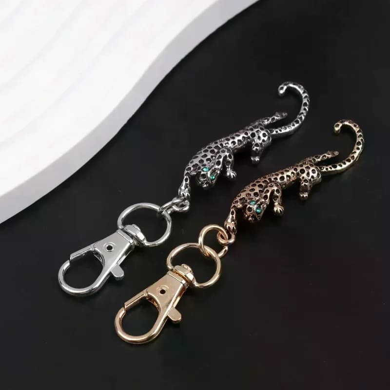 Porte-clés pendentif panthère Animal pour femmes, sac à main, breloques de voiture pour hommes, ornements, bijoux à la mode, cadeaux